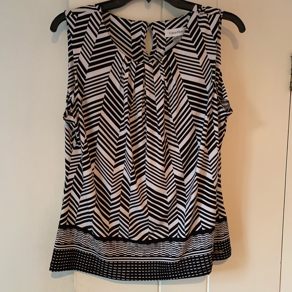 Sleeveless Calvin Klein B/W Pattern Blouse